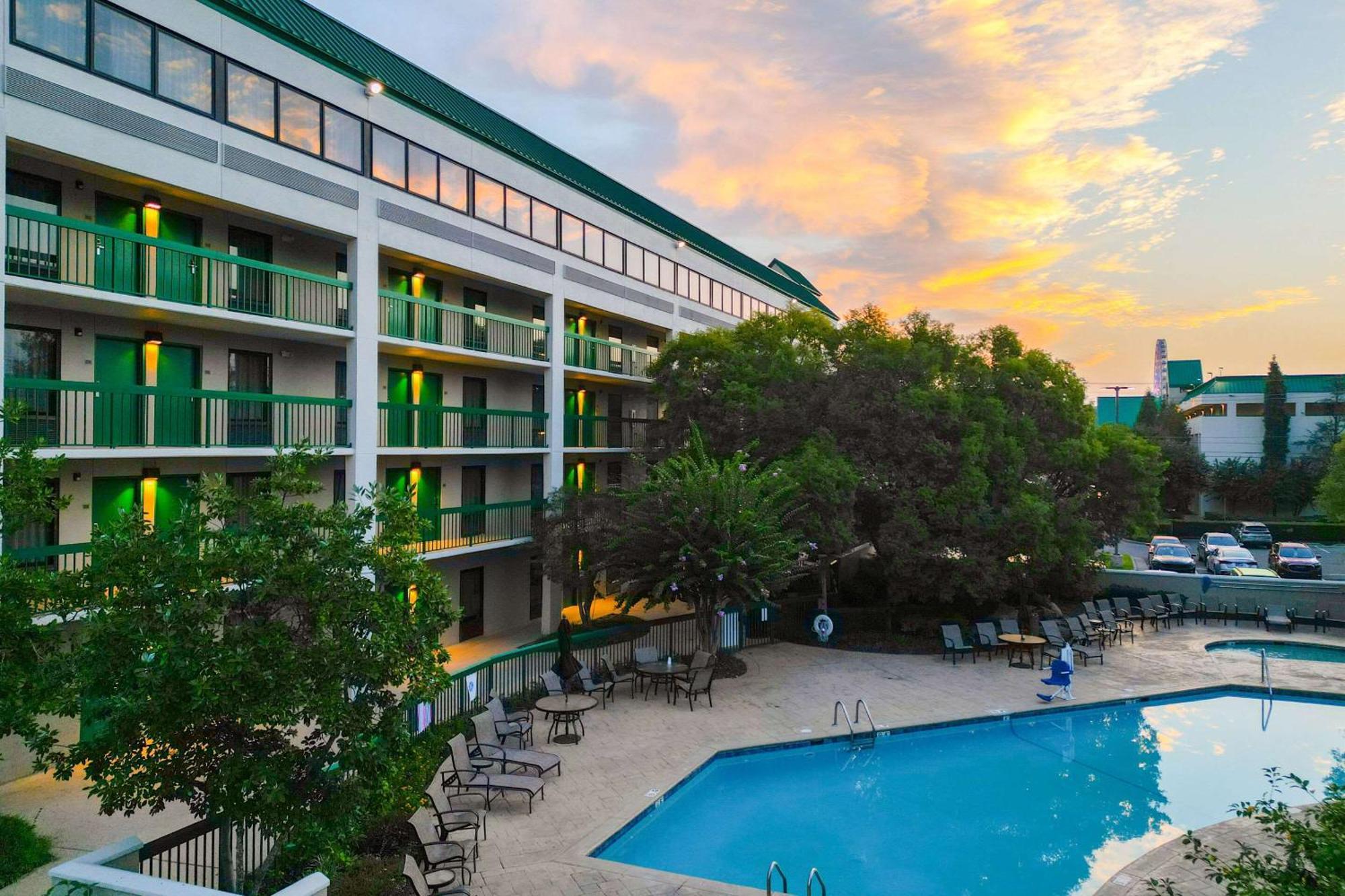 Quality Inn Near The Island Pigeon Forge Dış mekan fotoğraf