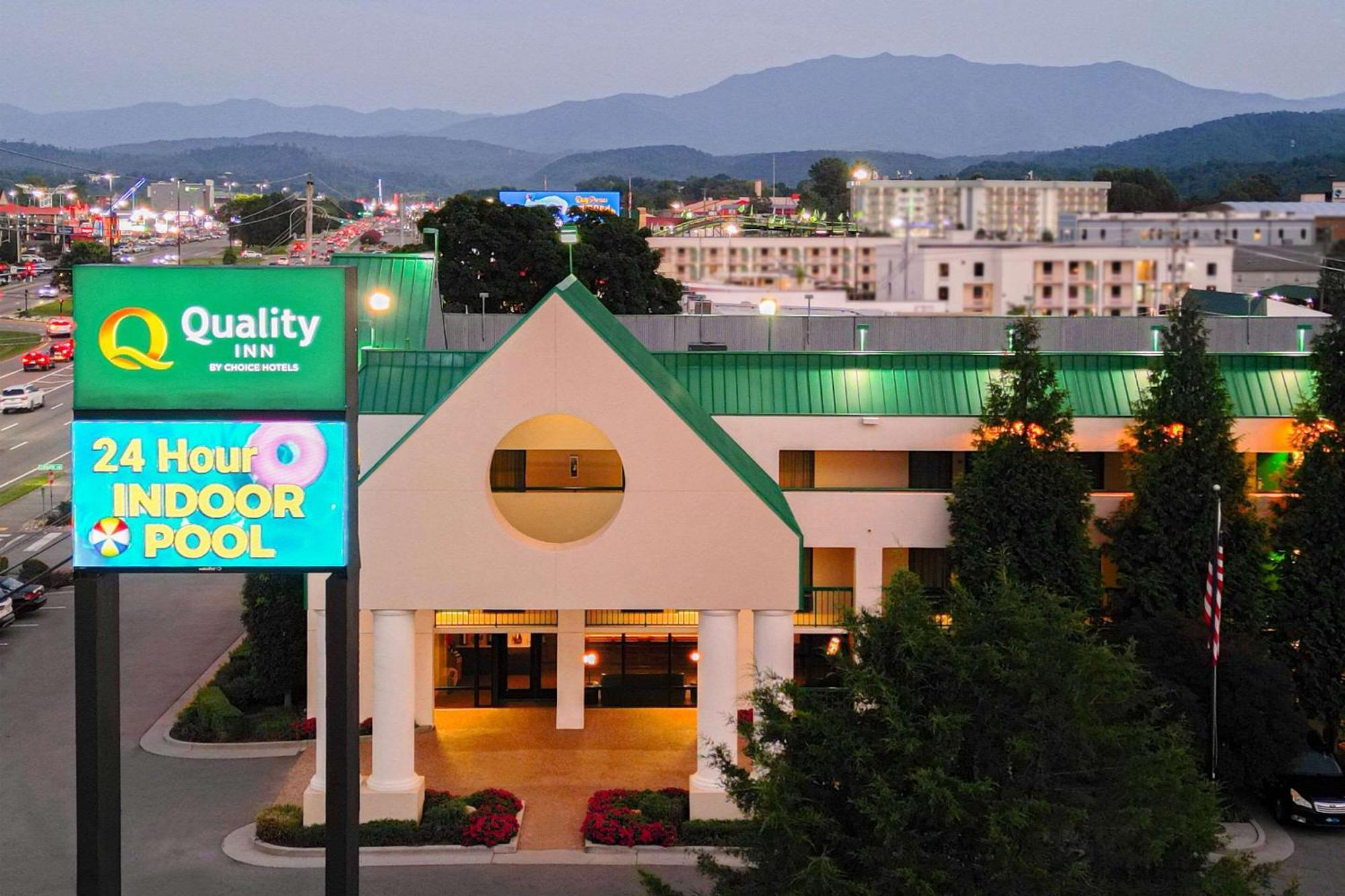 Quality Inn Near The Island Pigeon Forge Dış mekan fotoğraf